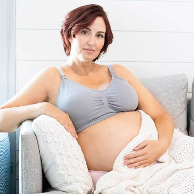 Maman en grossesse portant soutien gorge allaitement bicosu gris